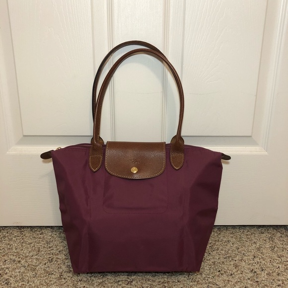 Longchamp Handbags - Longchamp medium Pliage Tote